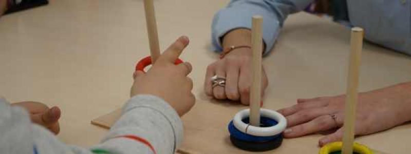 Niños jugando en el centro sanitario de Sedaví Som Capaços